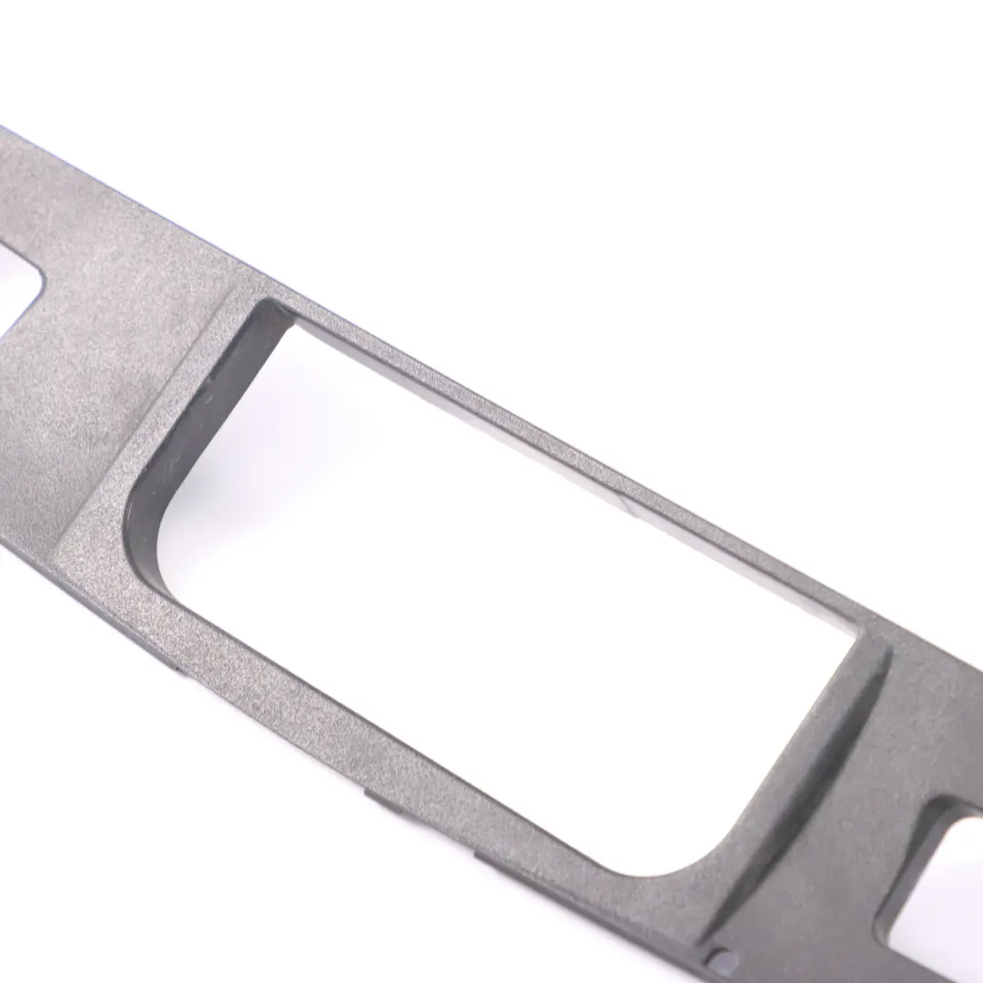 Mercedes W205 Kofferraum Heckklappe Nummernschild Griff Trim Strip - SKU A2057400093 - Teilenummer A2057400093