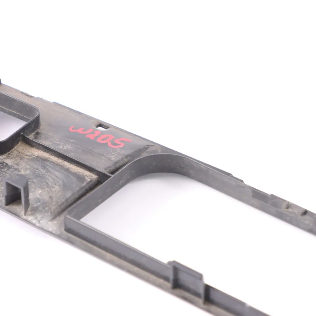 Kofferraum Heckklappe Nummernschild Griff Trim Strip für Mercedes W205 mit Teilenummer A2057400093 Mercedes W205 Kofferraum Heckklappe Nummernschild Griff Trim Strip - SKU A2057400093 - Teilenummer A2057400093