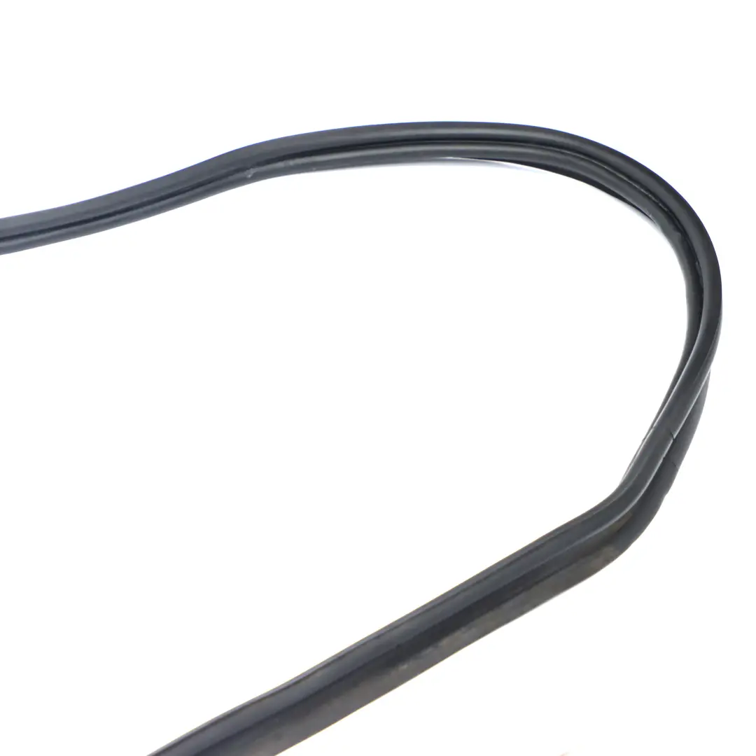 Stivale Tronco Portellone posteriore Guarnizione Gomma A2057400600 per Mercedes S205 con numero di parte A2057400700 Mercedes S205 Stivale Tronco Portellone posteriore Guarnizione Gomma A2057400600 - SKU A2057400700 - Numero di parte A2057400700