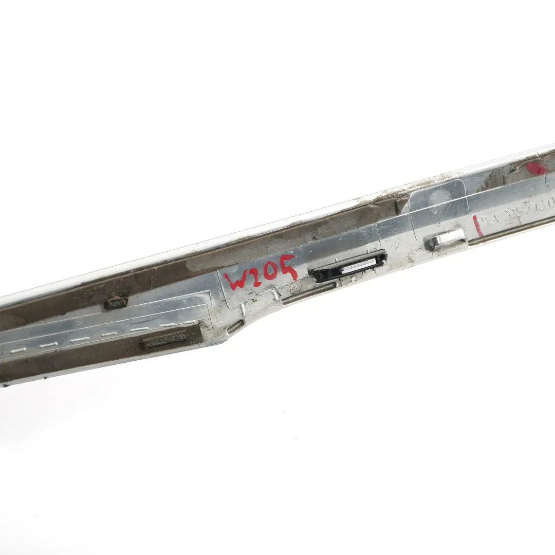 Heckspoiler Kofferraumklappe Zierleiste Chrom für Mercedes W205 mit Teilenummer A2057430300 Mercedes W205 Heckspoiler Kofferraumklappe Zierleiste Chrom - SKU A2057430300 - Teilenummer A2057430300
