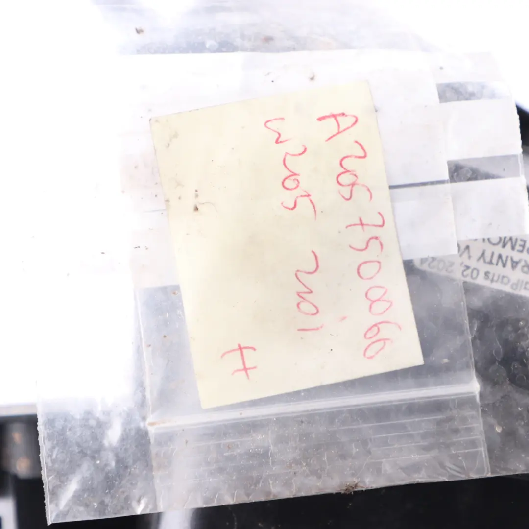 Izolacja Wygłuszenie Napędu Klapy Bagażnika do Mercedes W205 o numerze A2057500060 Mercedes W205 Izolacja Wygłuszenie Napędu Klapy Bagażnika - SKU A2057500060 - Numer Części A2057500060