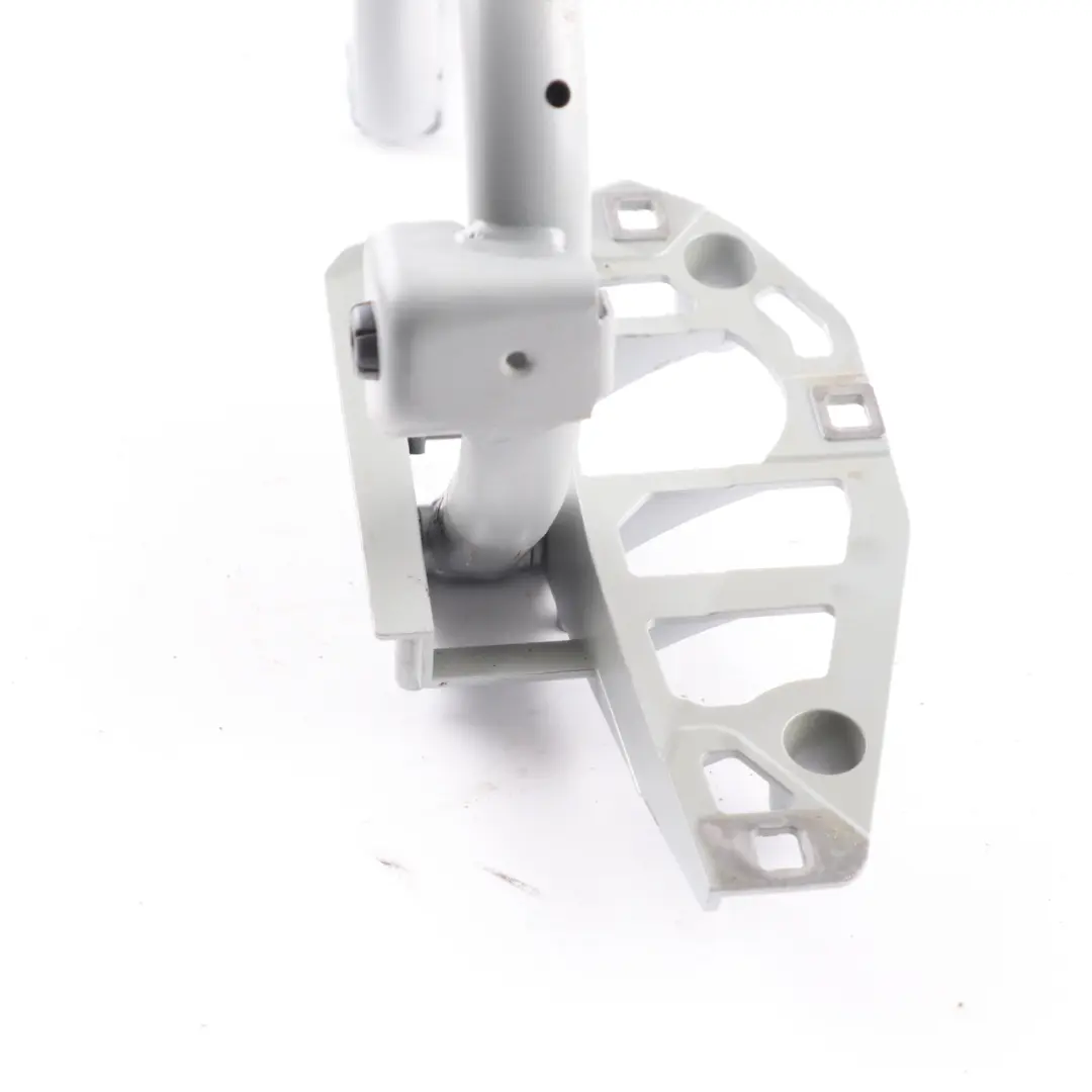 Bisagra trasera izquierda maletero Iridium Silver 775 para Mercedes W205 con número de pieza A2057500328 Mercedes W205 Bisagra trasera izquierda maletero Iridium Silver 775 - SKU A2057500328-IRS - Número de pieza A2057500328