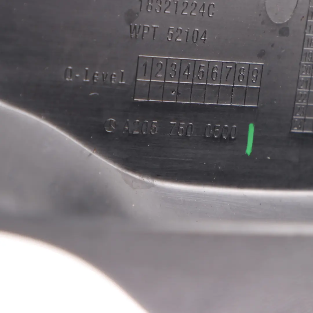 Listwa Uchwytu Klapy Bagażnika Tył do Mercedes C205 o numerze A2057500500 Mercedes C205 Listwa Uchwytu Klapy Bagażnika Tył - SKU A2057500500 - Numer Części A2057500500