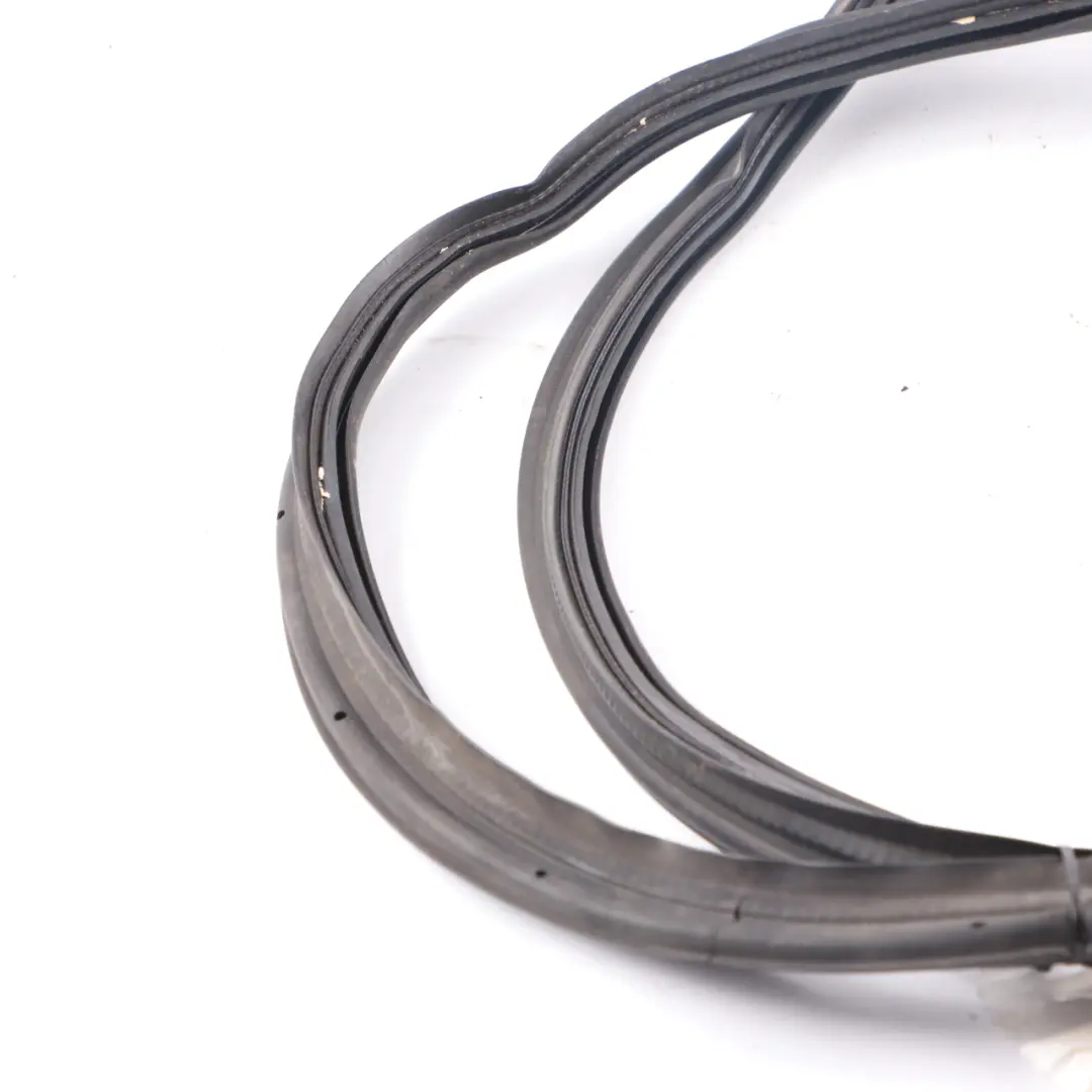 Sceau Mercedes W205 Joint d'étanchéité caoutchouc couvercle coffre pour à propos du numéro de pièce A2057502900 Sceau Mercedes W205 Joint d'étanchéité caoutchouc couvercle coffre - SKU A2057502900 - Numéro de pièce A2057502900