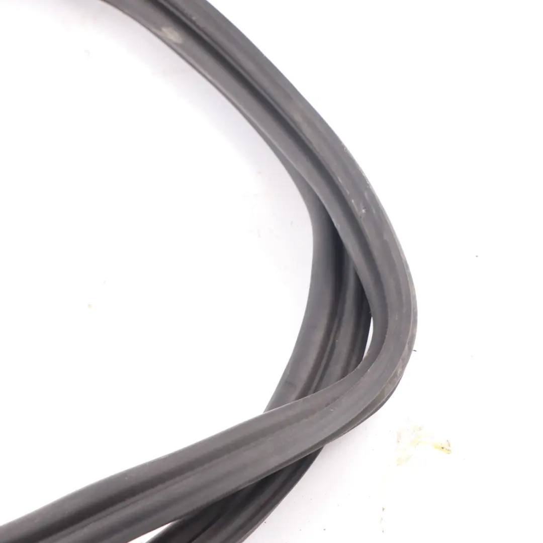Uszczelka Klapy Bagażnika do Mercedes W205 o numerze A2057502900 Mercedes W205 Uszczelka Klapy Bagażnika - SKU A2057502900 - Numer Części A2057502900