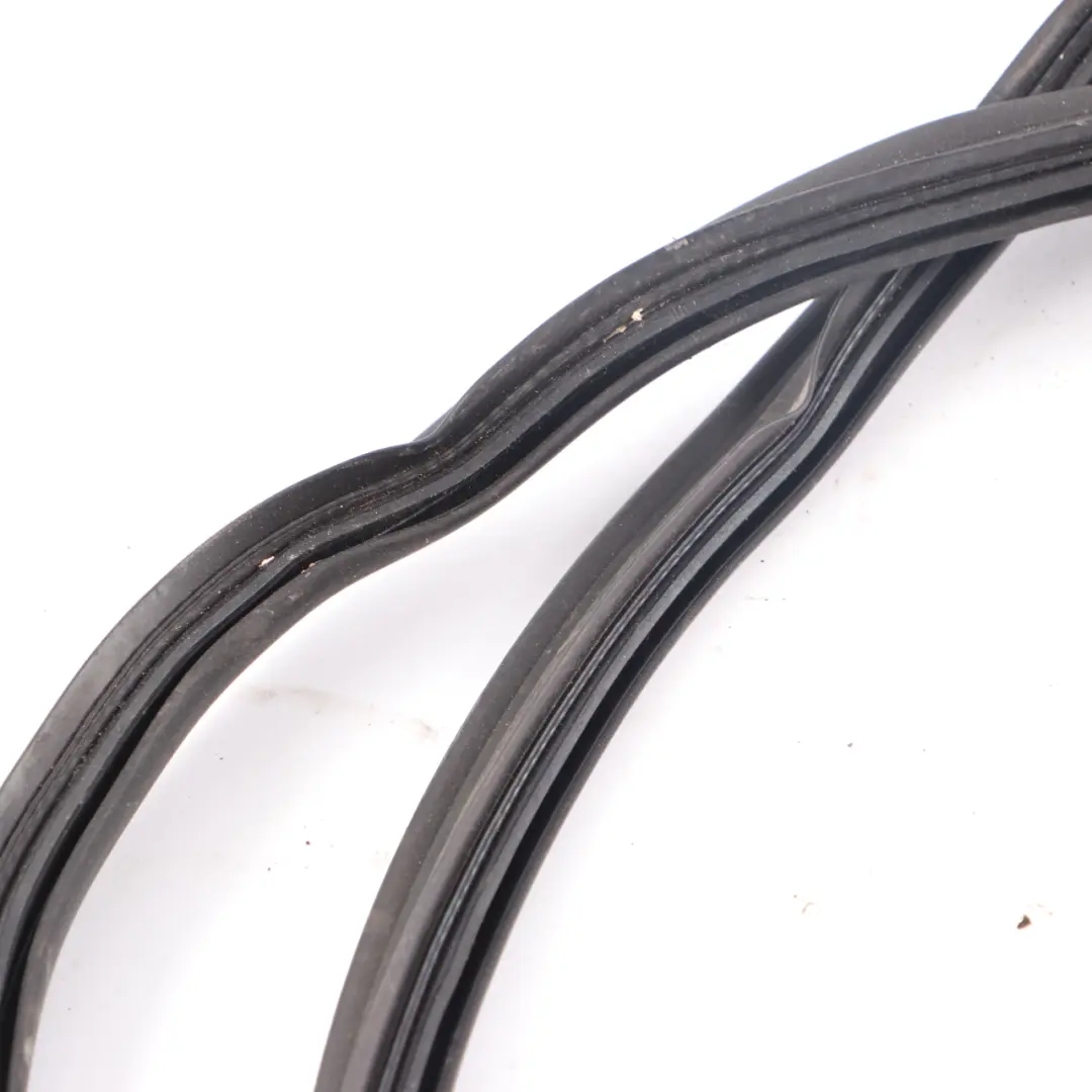 Sceau Mercedes W205 Joint d'étanchéité caoutchouc couvercle coffre pour à propos du numéro de pièce A2057502900 Sceau Mercedes W205 Joint d'étanchéité caoutchouc couvercle coffre - SKU A2057502900 - Numéro de pièce A2057502900