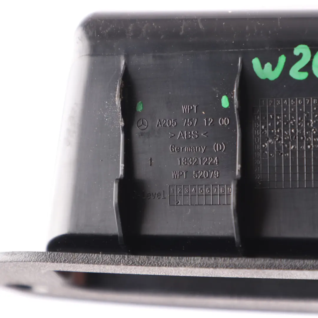 Empuñadura Embellecedor de la tapa del maletero Negro para Mercedes W205 con número de pieza A2057571200 Mercedes W205 Empuñadura Embellecedor de la tapa del maletero Negro - SKU A2057571200 - Número de pieza A2057571200