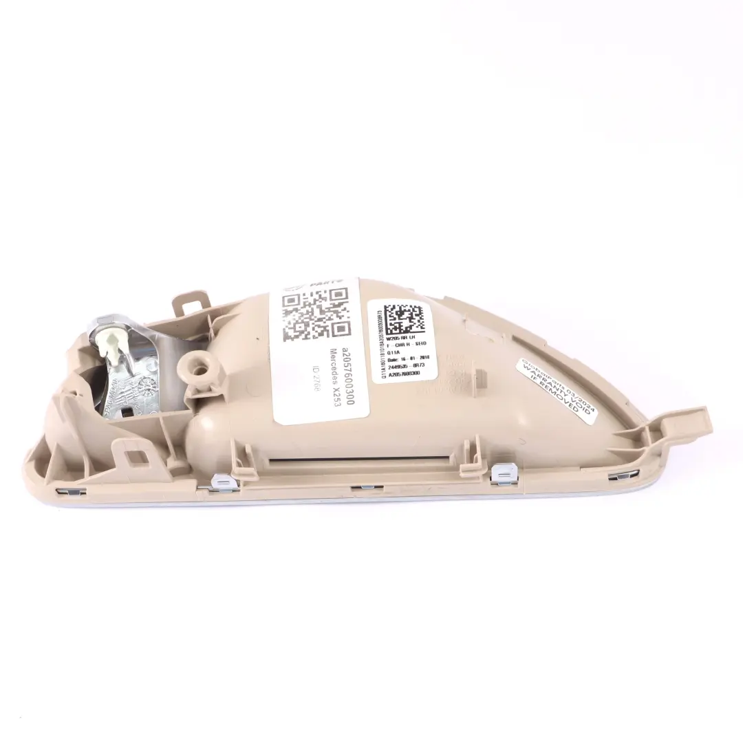 Embellecedor Manija Puerta Trasera Izquierda para Mercedes W205 X253 con número de pieza A2057600300 Mercedes W205 X253 Embellecedor Manija Puerta Trasera Izquierda - SKU A2057600300 - Número de pieza A2057600300