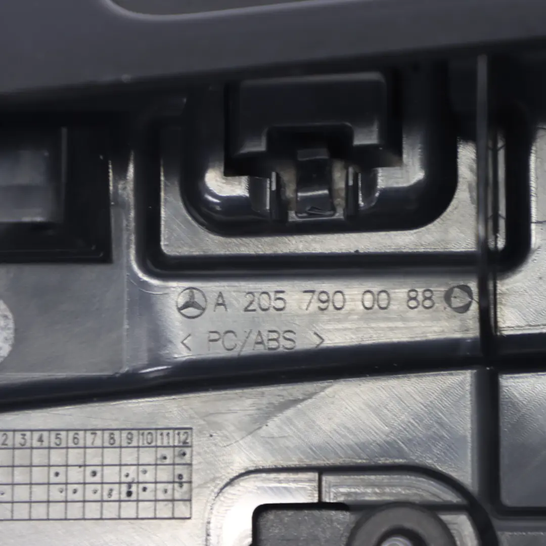 Spoiler Mercedes S205 Estate posteriore coperchio baule Nero ossidiana 197 per con numero di parte A2057900188 Spoiler Mercedes S205 Estate posteriore coperchio baule Nero ossidiana 197 - SKU A2057901300-OB - Numero di parte A2057900188