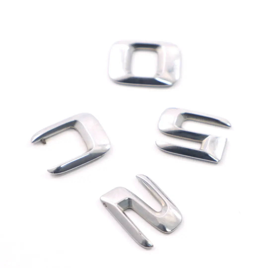 Emblema Mercedes W205 Maletero Tapa Trasera Logo C250 para con número de pieza A2058170915 Emblema Mercedes W205 Maletero Tapa Trasera Logo C250 - SKU A2058170915 - Número de pieza A2058170915
