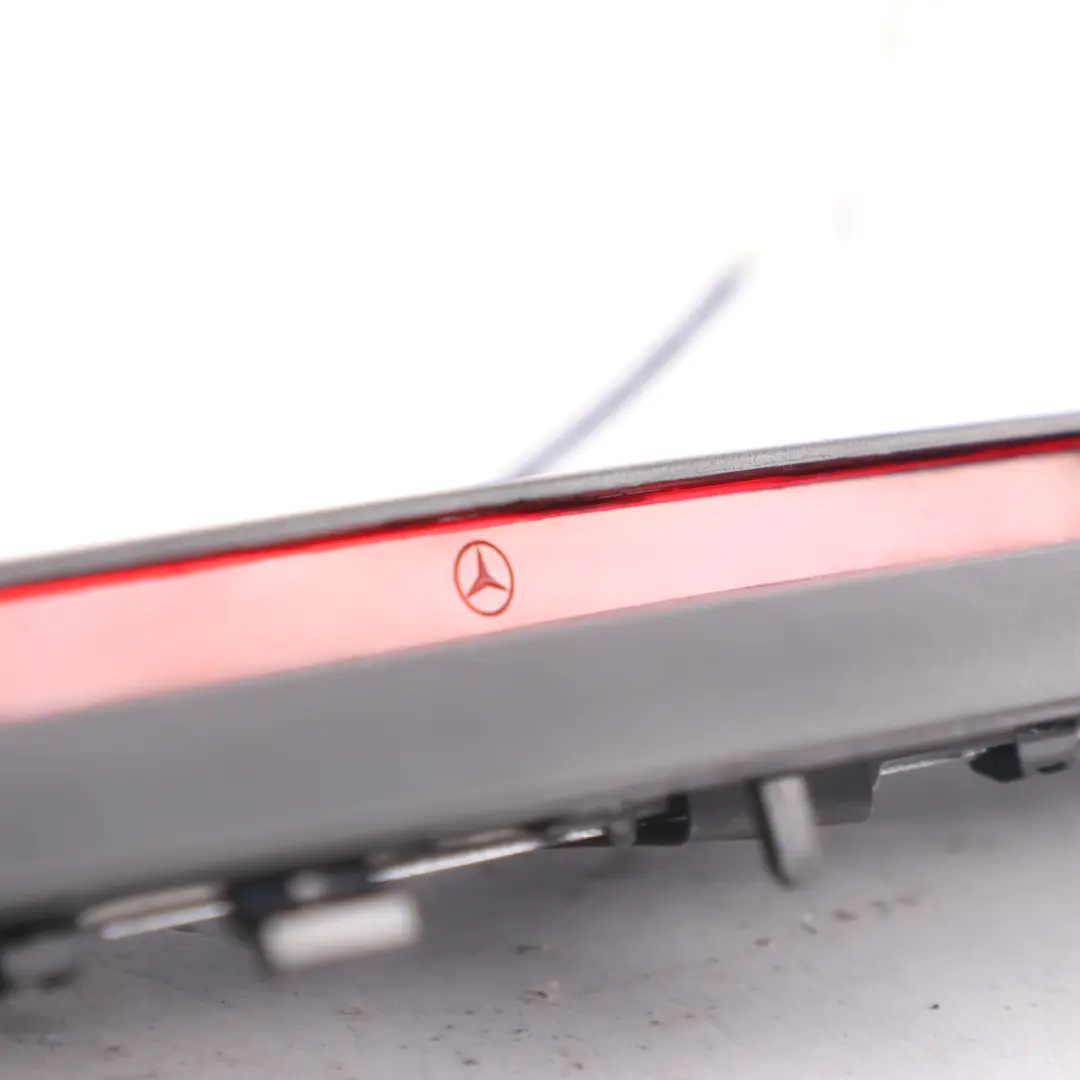 Mercedes W205 Berlina Luz de freno adicional trasera - SKU A2058200260 - Número de pieza A2058200260