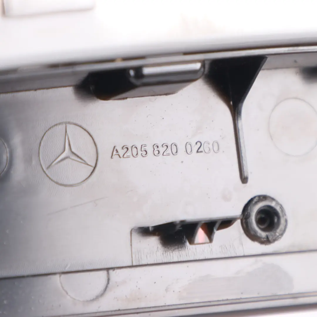Mercedes W205 Saloon Feu Stop additionnel arrière Feu freinage - SKU A2058200260 - Numéro de pièce A2058200260