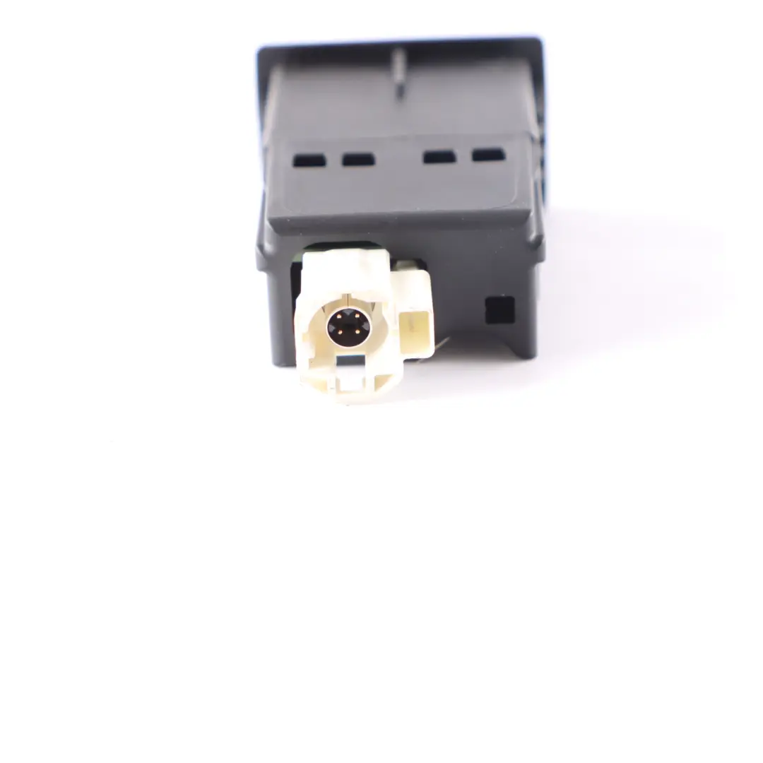 Clase C W205 Estate Conector Usb para Mercedes con número de pieza A2058202003 Mercedes Clase C W205 Estate Conector Usb - SKU A2058202003 - Número de pieza A2058202003