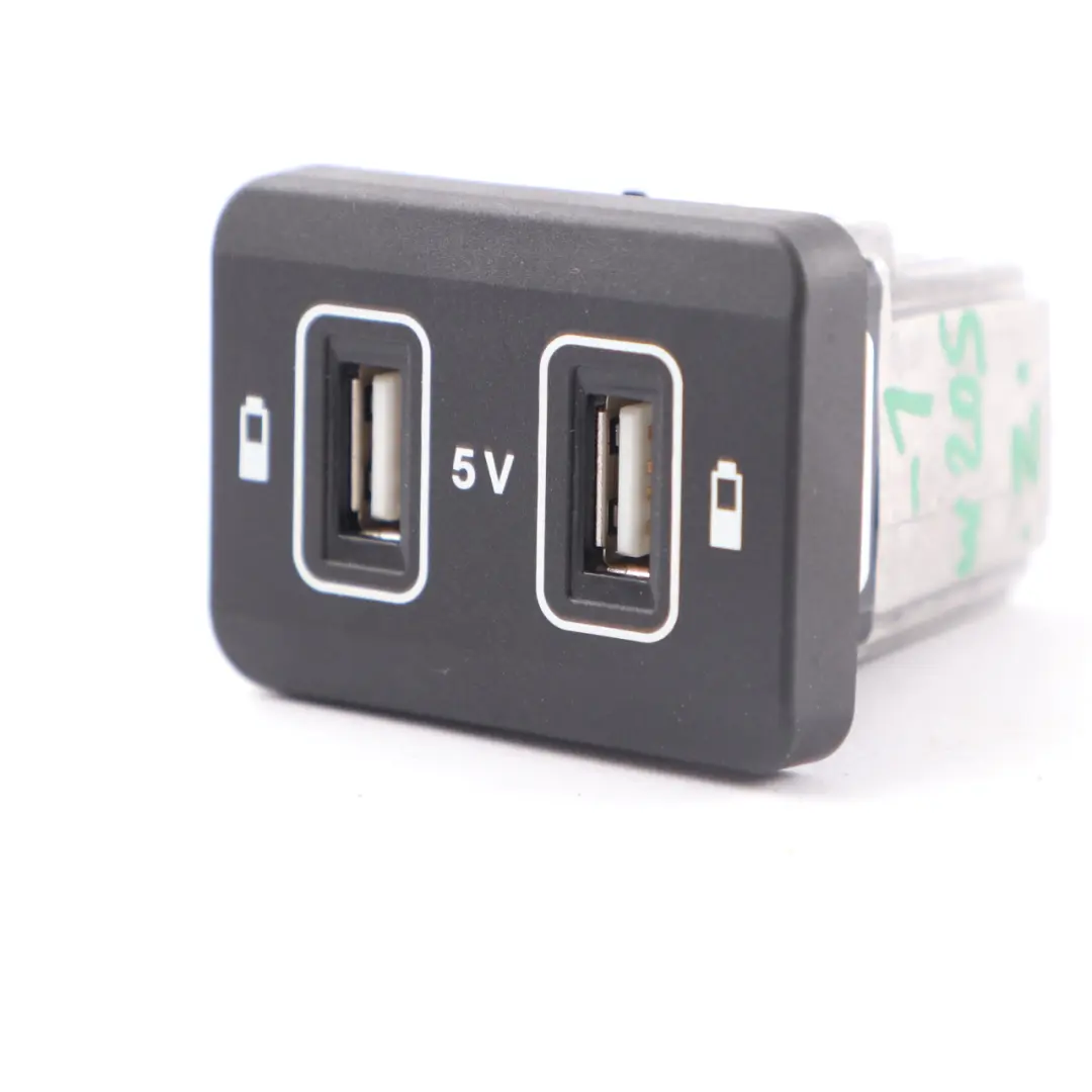 Toma USB Mercedes W205 Consola Central Trasera Conexión Multimedia para con número de pieza A2058207001 Toma USB Mercedes W205 Consola Central Trasera Conexión Multimedia - SKU A2058207001-1 - Número de pieza A2058207001