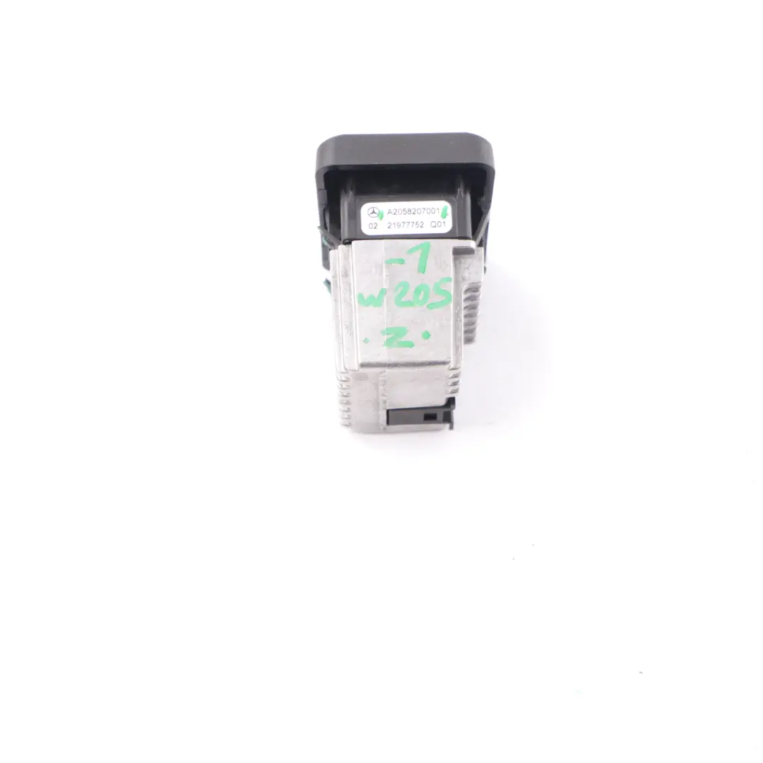 Toma USB Mercedes W205 Consola Central Trasera Conexión Multimedia - SKU A2058207001-1 - Número de pieza A2058207001