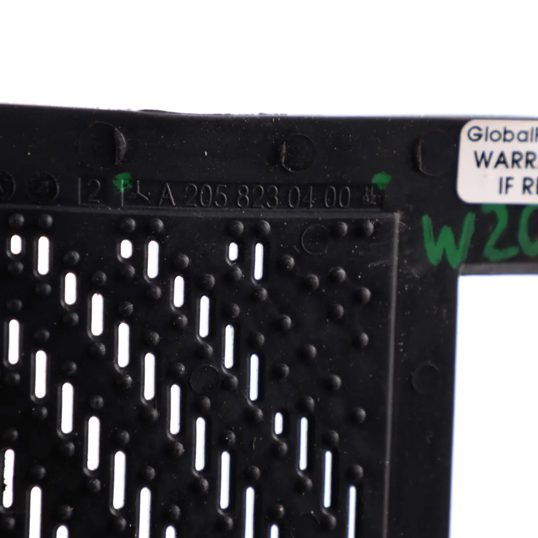 Console Telefono Ricarica Tappetino Inserto Copertura per Mercedes W205 con numero di parte A2058230400 Mercedes W205 Console Telefono Ricarica Tappetino Inserto Copertura - SKU A2058230400 - Numero di parte A2058230400