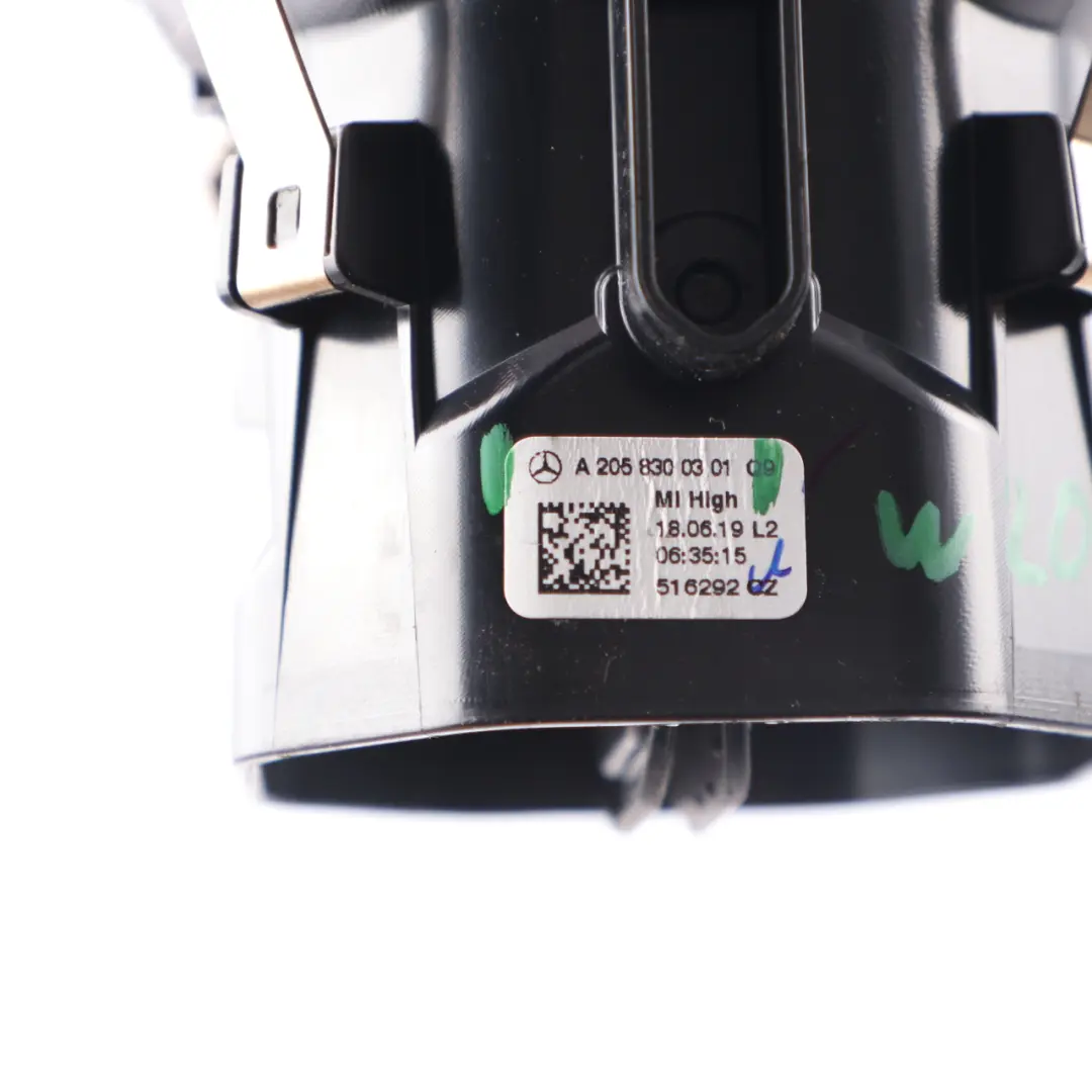 Kratka Nawiewu Deski Rozdzielczej Środkowa do Mercedes W205 X253 o numerze A2058300301 Mercedes W205 X253 Kratka Nawiewu Deski Rozdzielczej Środkowa - SKU A2058300301 - Numer Części A2058300301