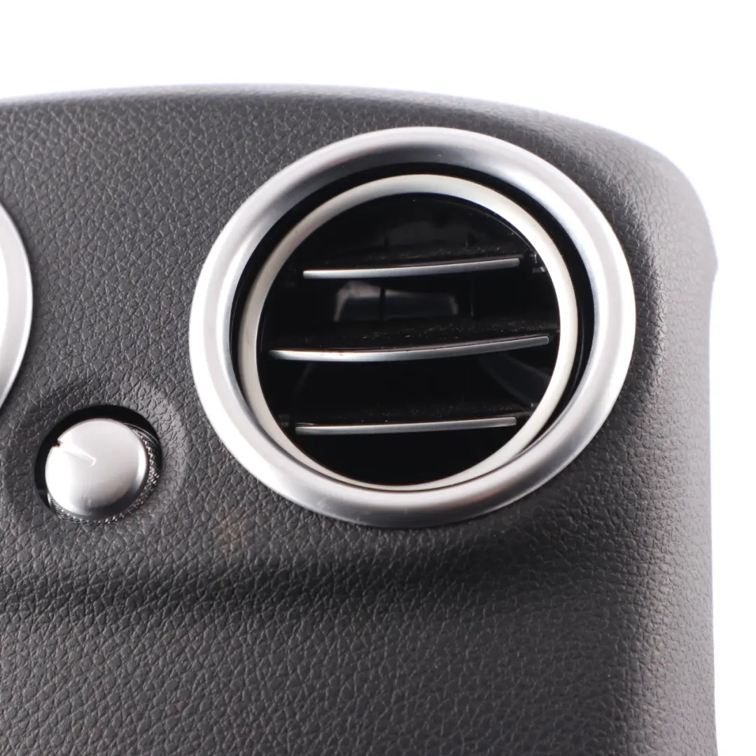 Console Centrale rangement pour bouche d'aération arrière Noir pour Mercedes W205 à propos du numéro de pièce A2058300501 Mercedes W205 Console Centrale rangement pour bouche d'aération arrière Noir - SKU A2058300501-1 - Numéro de pièce A2058300501