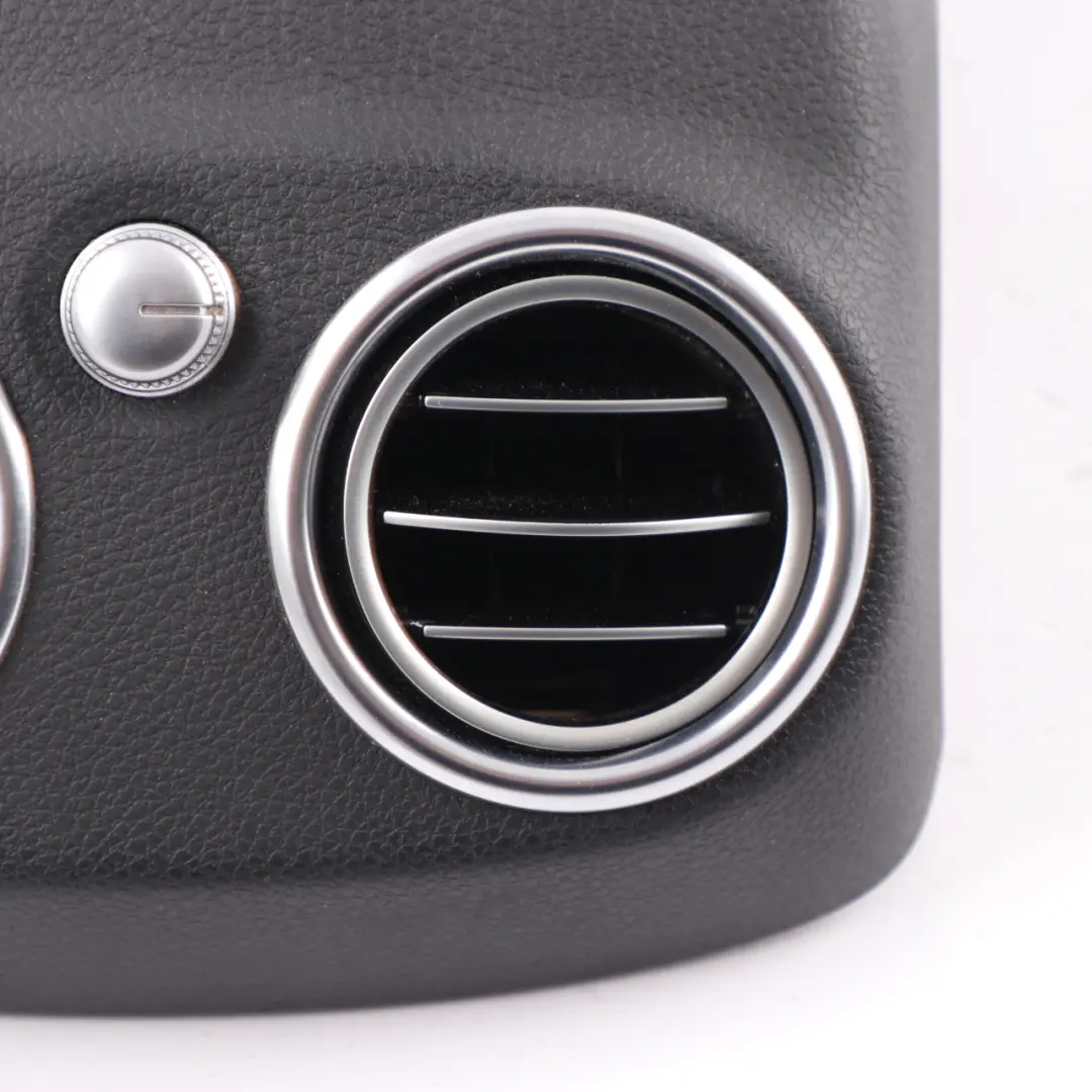Mercedes W205 Console Centrale rangement pour bouche d'aération arrière Noir - SKU A2058300501-2 - Numéro de pièce A2058300501