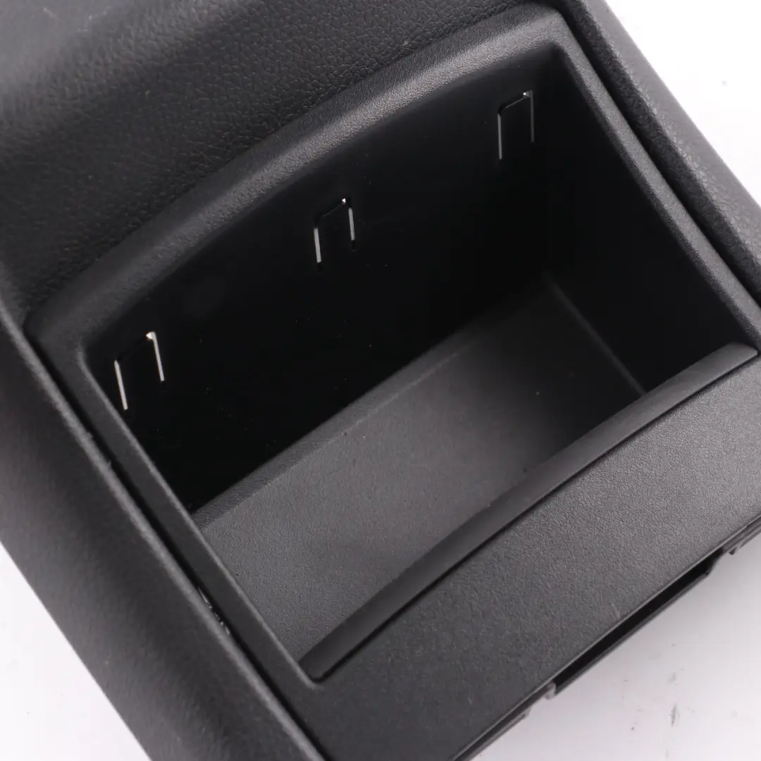 Mercedes W205 Console Centrale rangement pour bouche d'aération arrière Noir - SKU A2058300501-2 - Numéro de pièce A2058300501
