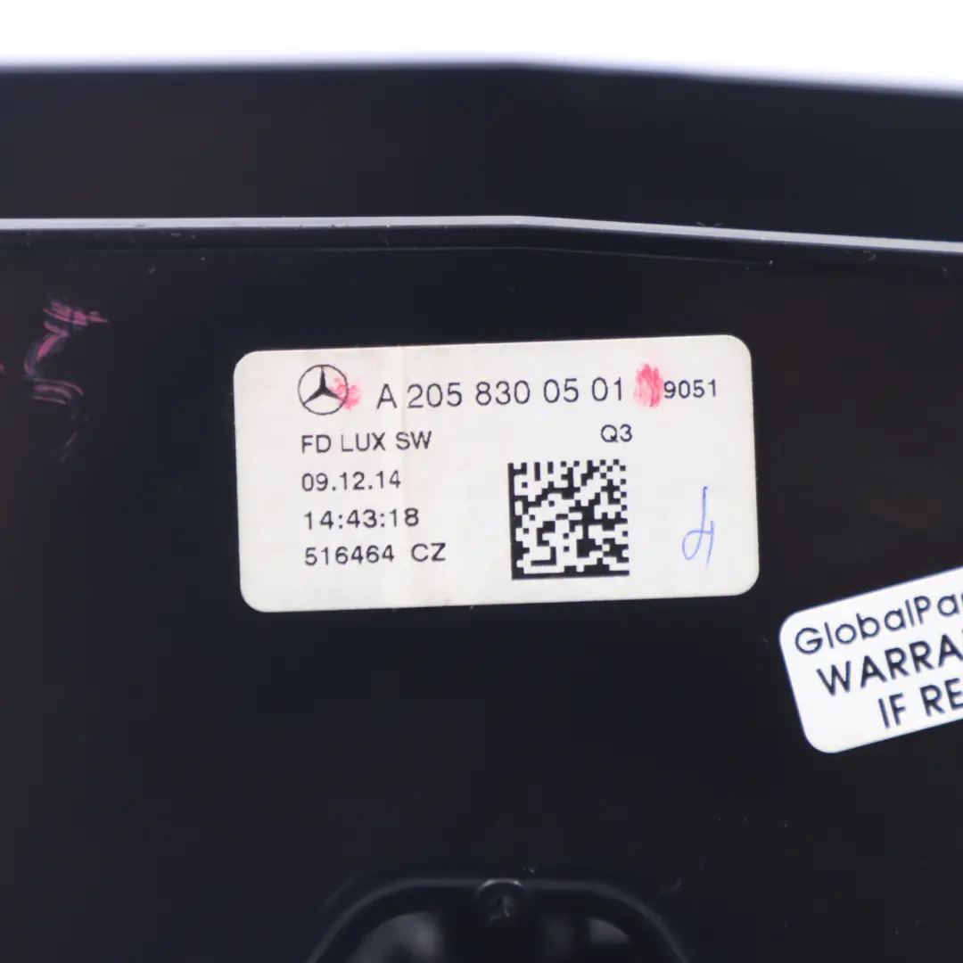 Tylna Osłona Konsoli Środkowej Czarna do Mercedes W205 o numerze A2058300501 Mercedes W205 Tylna Osłona Konsoli Środkowej Czarna - SKU A2058300501-4 - Numer Części A2058300501