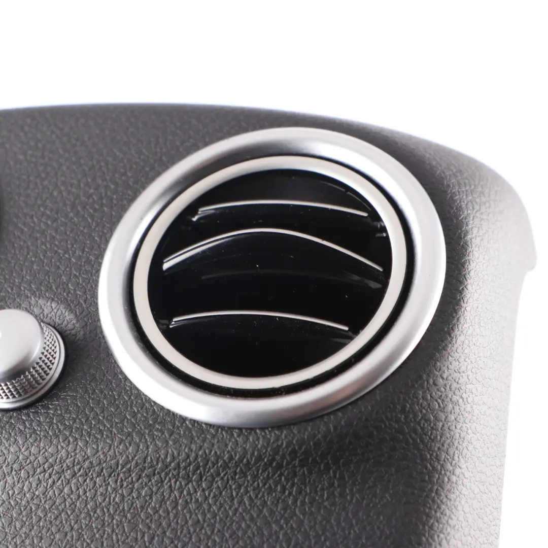 Mittelkonsole Hinten Lüftungsschacht Schwarz für Mercedes W205 mit Teilenummer A2058300501 Mercedes W205 Mittelkonsole Hinten Lüftungsschacht Schwarz - SKU A2058300501 - Teilenummer A2058300501