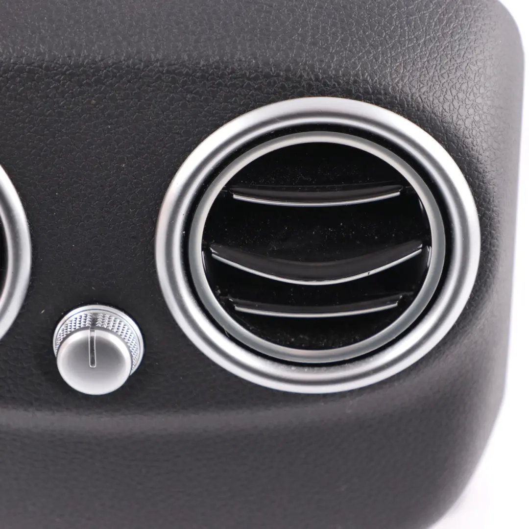 Consola Central Trasera Rejilla Aire Bandeja Negro para Mercedes W205 con número de pieza A2058300501 Mercedes W205 Consola Central Trasera Rejilla Aire Bandeja Negro - SKU A2058300501 - Número de pieza A2058300501