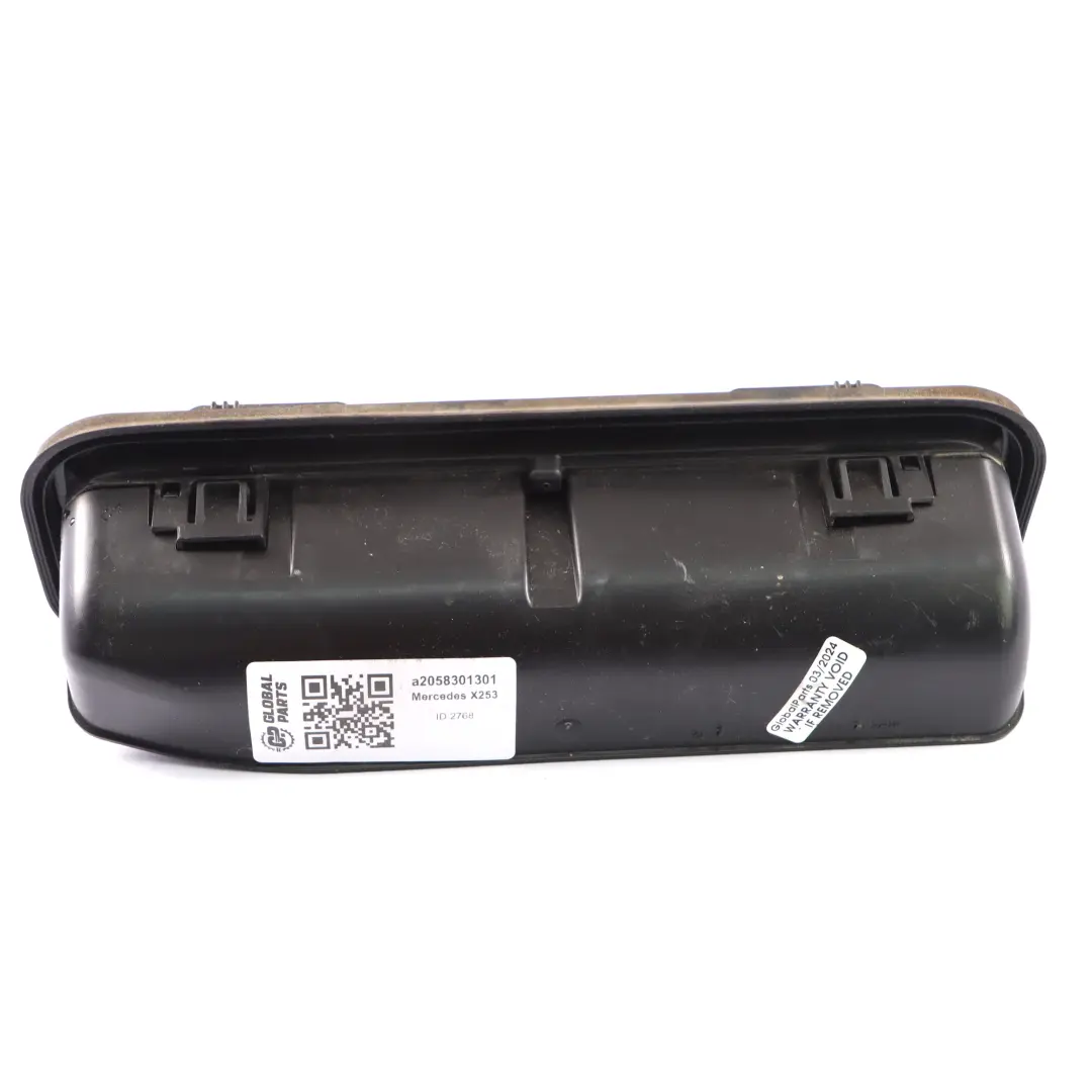 Trappe d'aération Mercedes X253 GLC 220d Gaine pour pare-chocs arrière gauche pour à propos du numéro de pièce A2058301301 Trappe d'aération Mercedes X253 GLC 220d Gaine pour pare-chocs arrière gauche - SKU A2058301301 - Numéro de pièce A2058301301