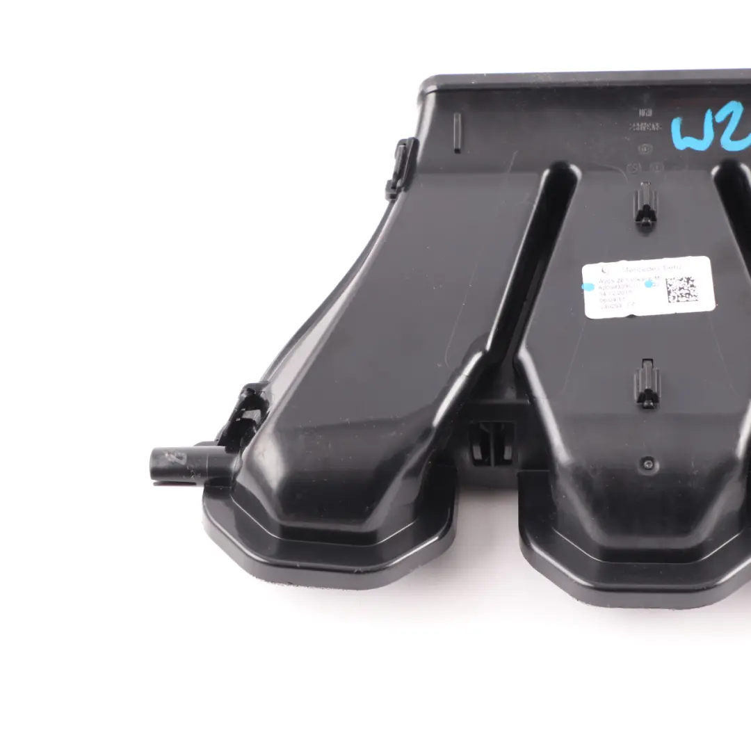 Armaturenbrett Mitte Belüftung Luft Kanal Heizung für Mercedes W205 mit Teilenummer A2058309001 Mercedes W205 Armaturenbrett Mitte Belüftung Luft Kanal Heizung - SKU A2058309001 - Teilenummer A2058309001