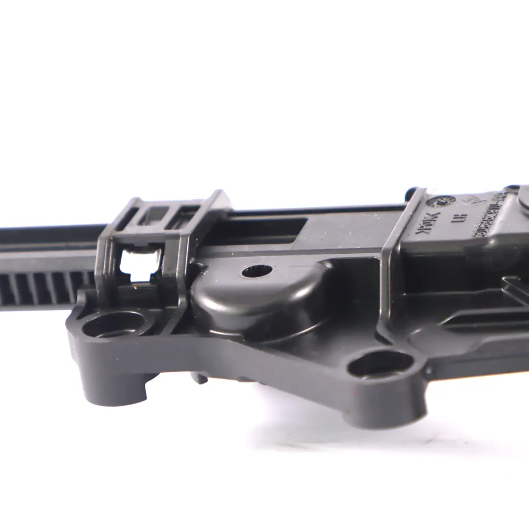 Mercedes W205 C238 Sicherheitsgurt Führung Abdeckung Carrier Links - SKU A2058600157 - Teilenummer A2058600157