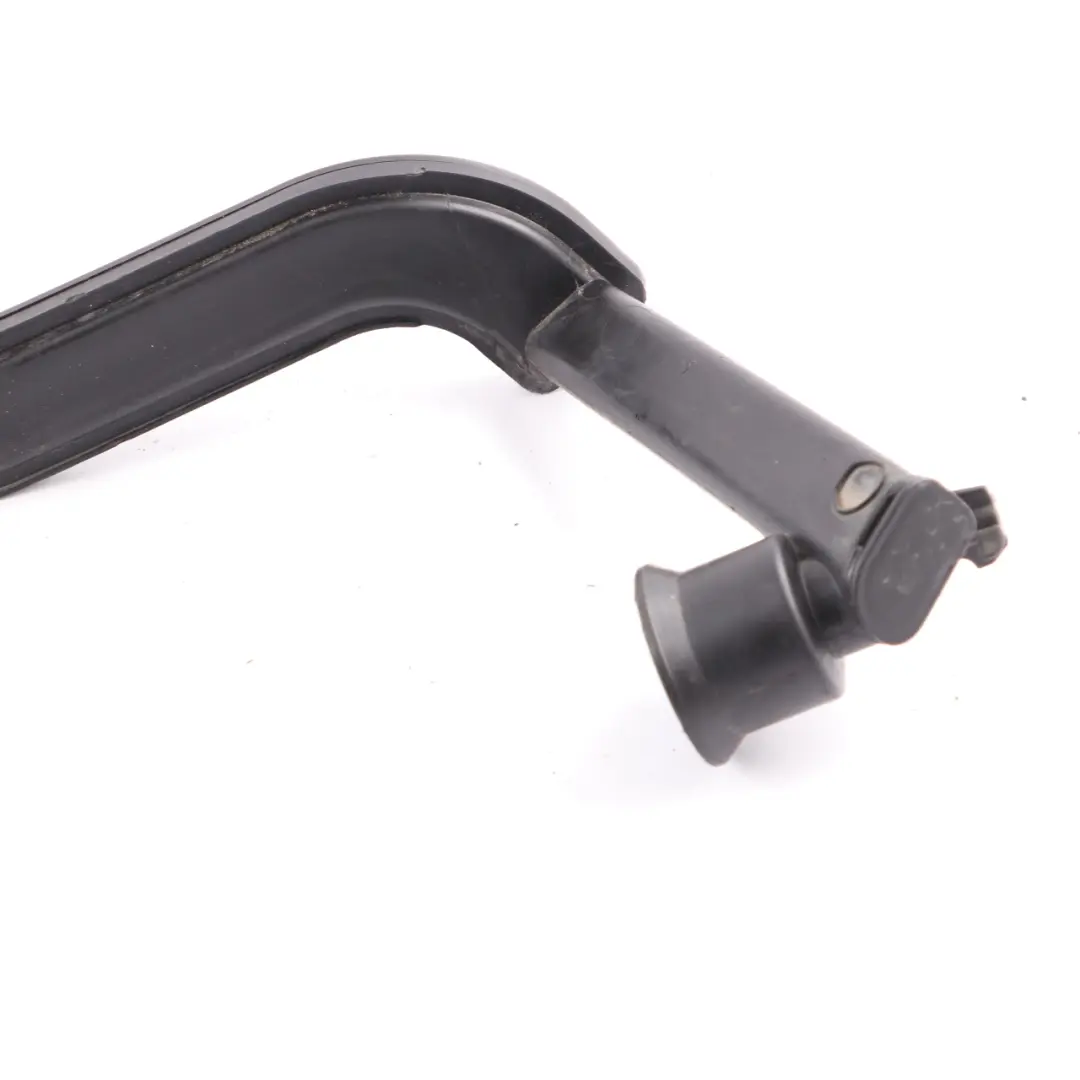 Tappo Tubo Bocchettone Riempimento Lavavetri per Mercedes W205 con numero di parte A2058600164 Mercedes W205 Tappo Tubo Bocchettone Riempimento Lavavetri - SKU A2058600164 - Numero di parte A2058600164