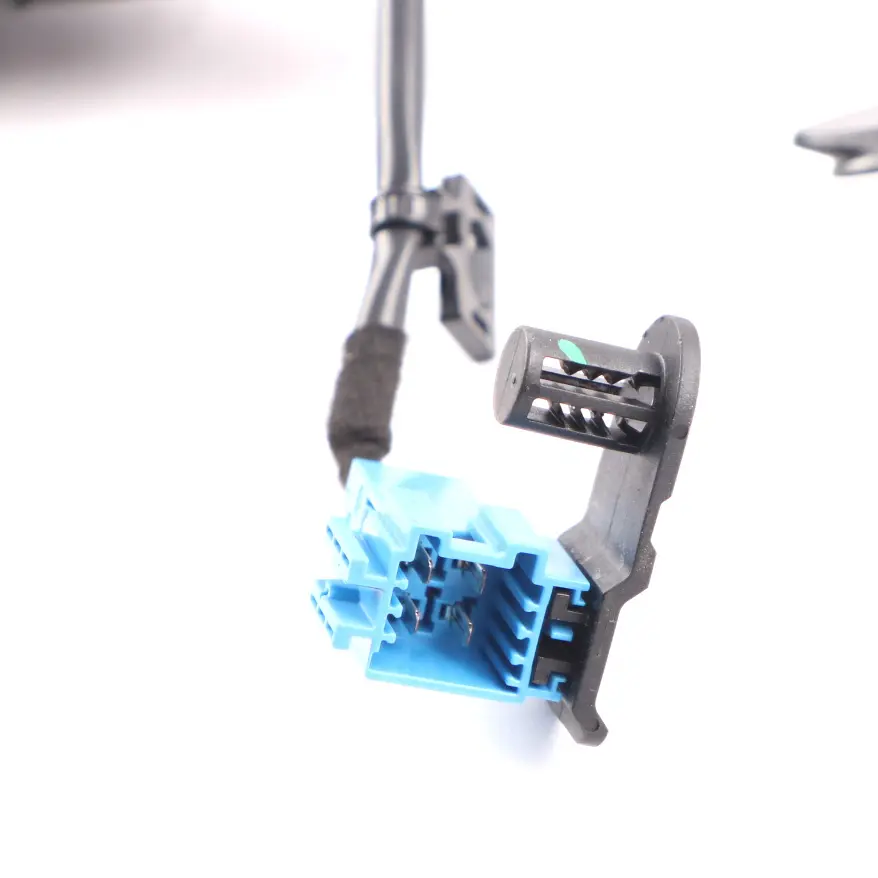 Alimentatore cinture sicurezza anteriore sinistro per Mercedes C205 con numero di parte A2058600357 Mercedes C205 Alimentatore cinture sicurezza anteriore sinistro - SKU A2058600357 - Numero di parte A2058600357