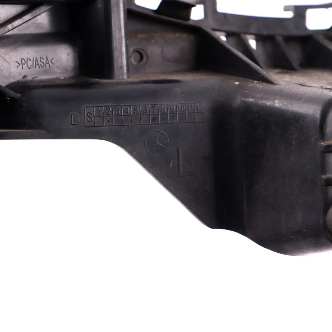 Soporte parachoques trasero Soporte guía Izquierda para Mercedes W205 con número de pieza A2058850365 Mercedes W205 Soporte parachoques trasero Soporte guía Izquierda - SKU A2058850365 - Número de pieza A2058850365