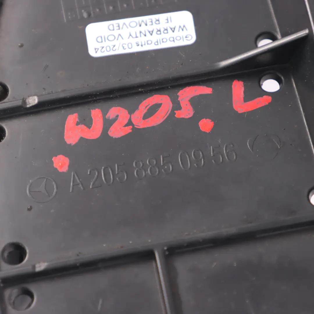 Końcówka Osłona Rury Tylnego Zderzaka Lewa do Mercedes W205 o numerze A2058850956 Mercedes W205 Końcówka Osłona Rury Tylnego Zderzaka Lewa - SKU A2058850956 - Numer Części A2058850956