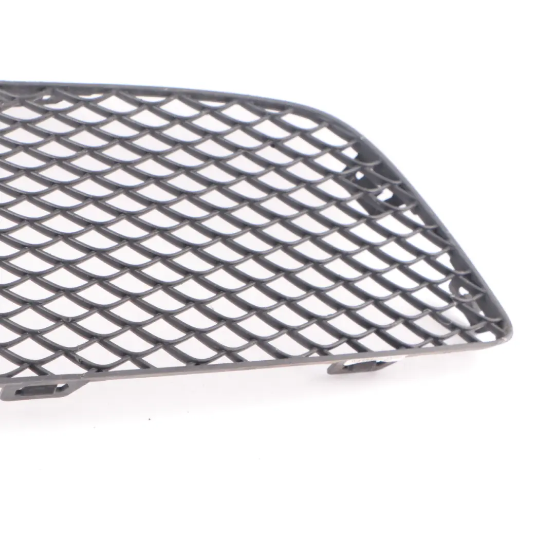 Frontstoßstange unterer grill links AMG Styling Trim für Mercedes W205 mit Teilenummer A2058852523 Mercedes W205 Frontstoßstange unterer grill links AMG Styling Trim - SKU A2058852523 - Teilenummer A2058852523