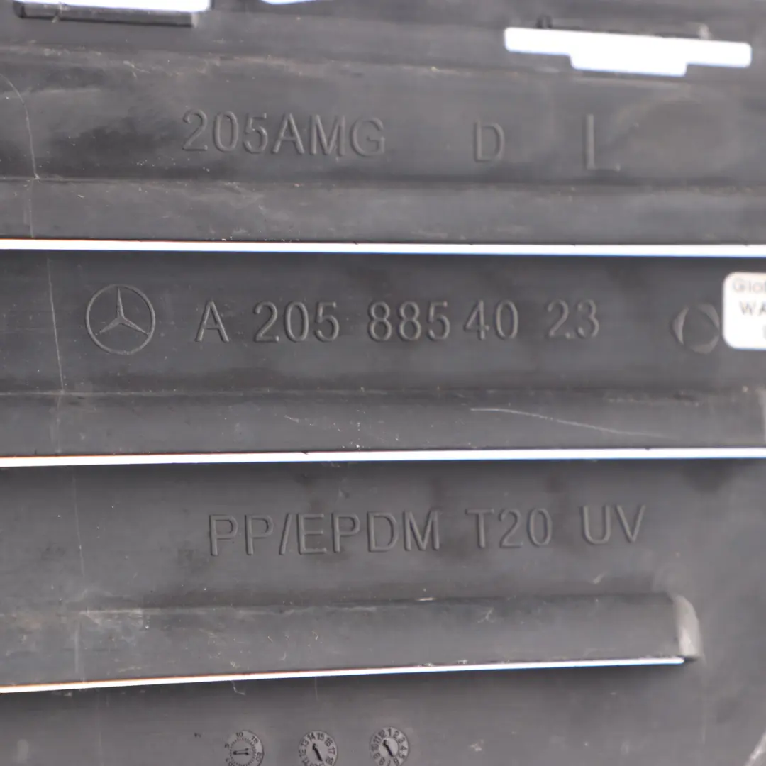 paraurti anteriore sinistro copertura griglia Pacchetto AMG per Mercedes W205 con numero di parte A2058854023 Mercedes W205 paraurti anteriore sinistro copertura griglia Pacchetto AMG - SKU A2058854023 - Numero di parte A2058854023