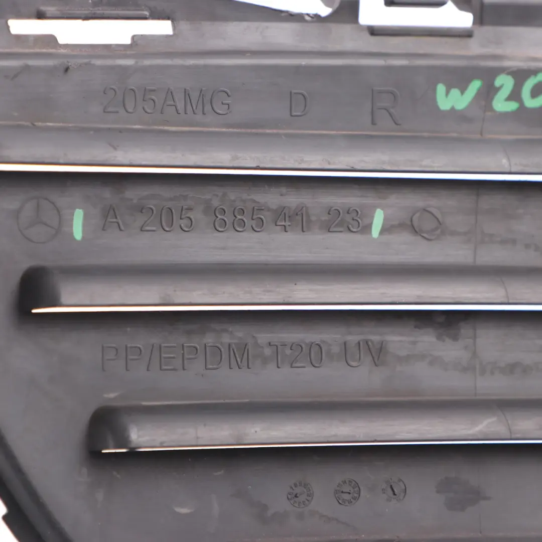 Parachoques delantero derecho Tapa inferior AMG para Mercedes W205 con número de pieza A2058854123 Mercedes W205 Parachoques delantero derecho Tapa inferior AMG - SKU A2058854123 - Número de pieza A2058854123