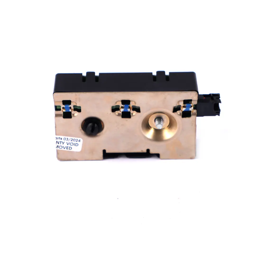 l'unité d'amplification l'antenne aérienne pour Mercedes W205 C238 X253 à propos du numéro de pièce A2059051205 Mercedes W205 C238 X253 l'unité d'amplification l'antenne aérienne - SKU A2059051205 - Numéro de pièce A2059051205