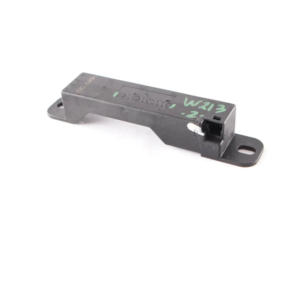 Moduł Wzmacniacz Anteny Keyless do Mercedes W176 W246 o numerze A2059053005 Mercedes W176 W246 Moduł Wzmacniacz Anteny Keyless - SKU A2059053005 - Numer Części A2059053005