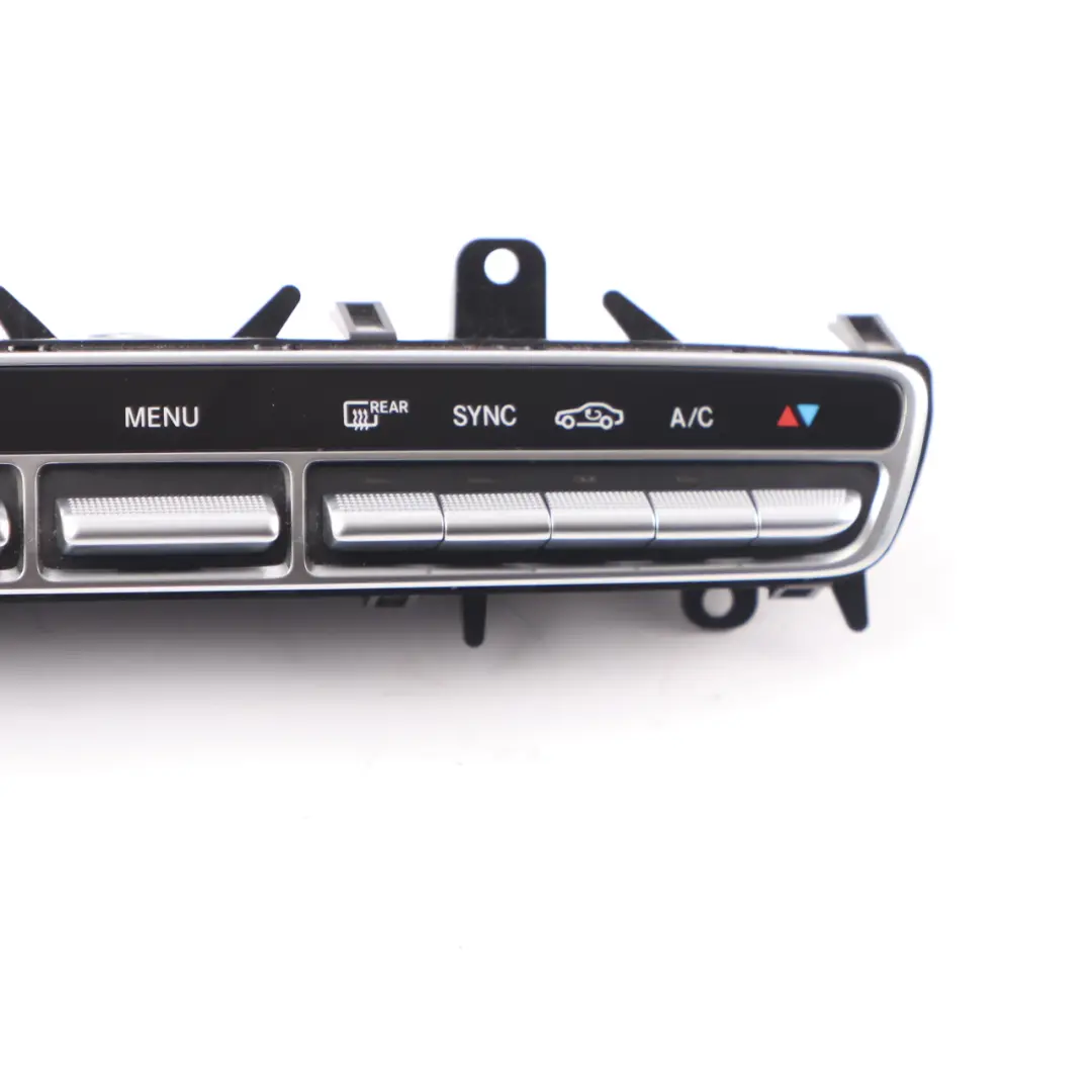 Pannello Riscaldatore Automatico Aria Condizionata per Mercedes W205 con numero di parte A2059054215 Mercedes W205 Pannello Riscaldatore Automatico Aria Condizionata - SKU A2059054215 - Numero di parte A2059054215
