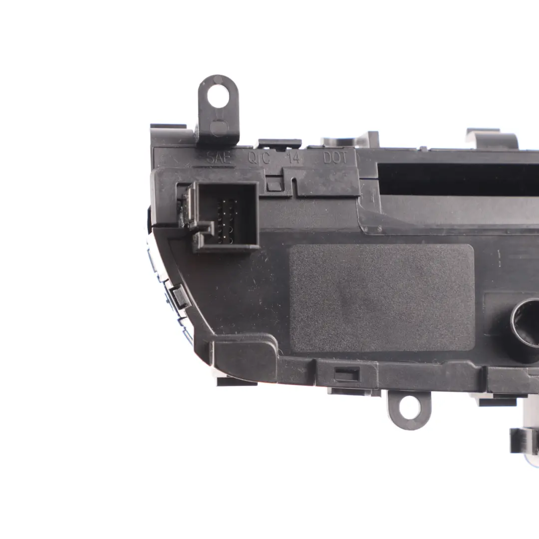 Panel Mercedes W205 Consola Radio Interruptor luces emergencia para con número de pieza A2059056411 Panel Mercedes W205 Consola Radio Interruptor luces emergencia - SKU A2059056411 - Número de pieza A2059056411