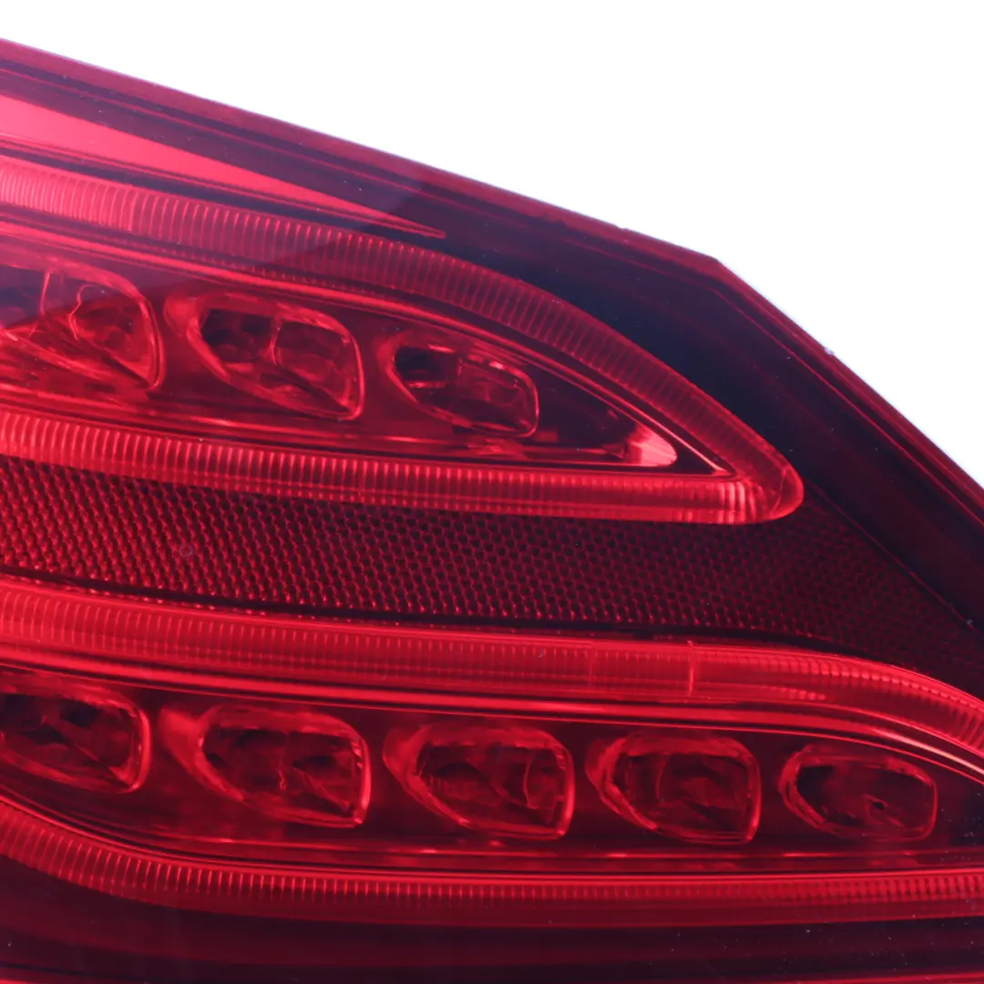Luz Trasera LED Lateral Izquierda Tail Light para Mercedes W205 Berlina con número de pieza A2059061357 Mercedes W205 Berlina Luz Trasera LED Lateral Izquierda Tail Light - SKU A2059061357 - Número de pieza A2059061357