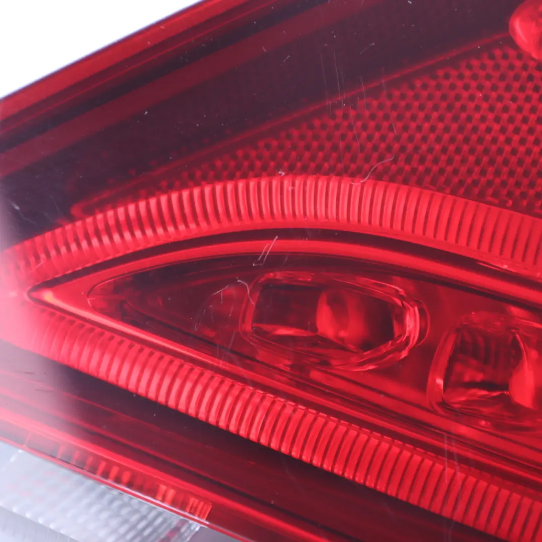 Mercedes W205 Sedan Lampa Tylna LED W Błotniku Prawa - SKU A2059061457 - Numer Części A2059061457