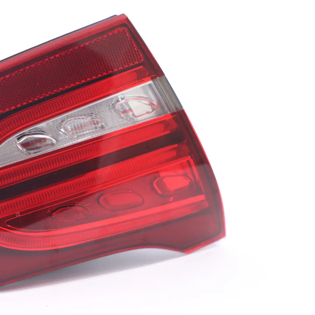 Feu arrière de coffre de hayon gauche A2059066100 pour Mercedes S205 Estate à propos du numéro de pièce A2059061503 Mercedes S205 Estate Feu arrière de coffre de hayon gauche A2059066100 - SKU A2059061503 - Numéro de pièce A2059061503