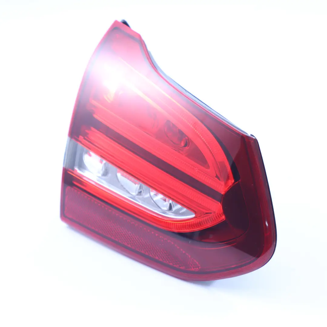 Lampada Posteriore Tailgate Light Sinistra A2059066100 per Mercedes S205 Estate con numero di parte A2059061503 Mercedes S205 Estate Lampada Posteriore Tailgate Light Sinistra A2059066100 - SKU A2059061503 - Numero di parte A2059061503