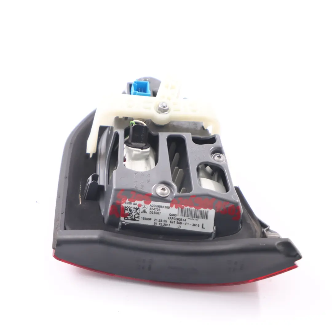 Feu arrière de coffre de hayon gauche A2059066100 pour Mercedes S205 Estate à propos du numéro de pièce A2059061503 Mercedes S205 Estate Feu arrière de coffre de hayon gauche A2059066100 - SKU A2059061503 - Numéro de pièce A2059061503