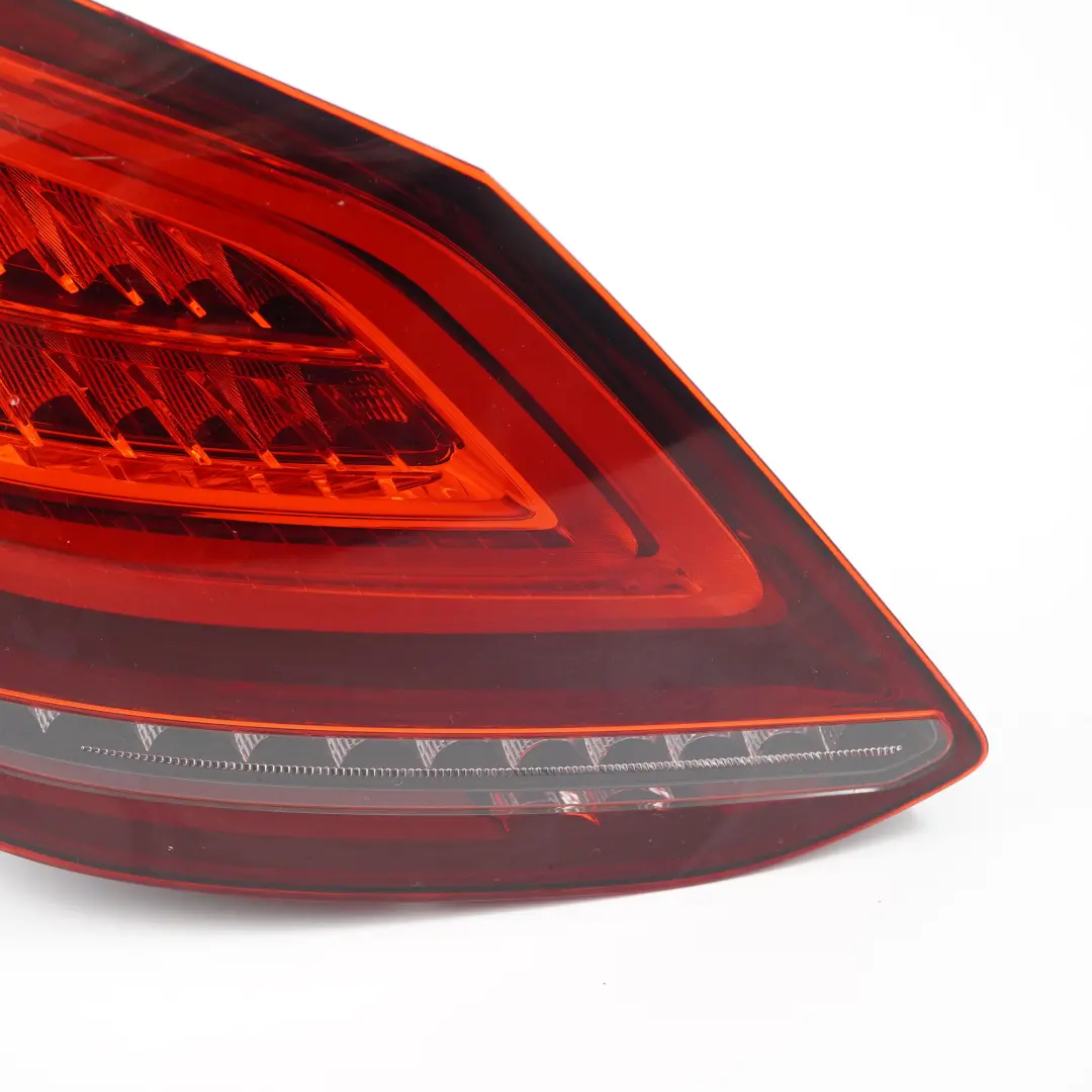 Berline LED Panneau latéral Feu arrière gauche pour Mercedes W205 à propos du numéro de pièce A2059064703 Mercedes W205 Berline LED Panneau latéral Feu arrière gauche - SKU A2059064703-1 - Numéro de pièce A2059064703