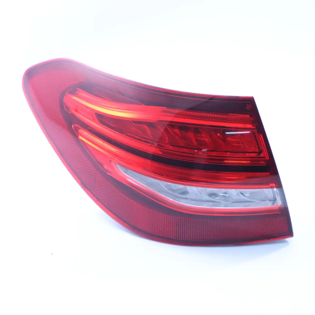 Luz Trasera LED Panel Lateral Izquierda para Mercedes S205 Estate con número de pieza A2059065100 Mercedes S205 Estate Luz Trasera LED Panel Lateral Izquierda - SKU A2059065100 - Número de pieza A2059065100