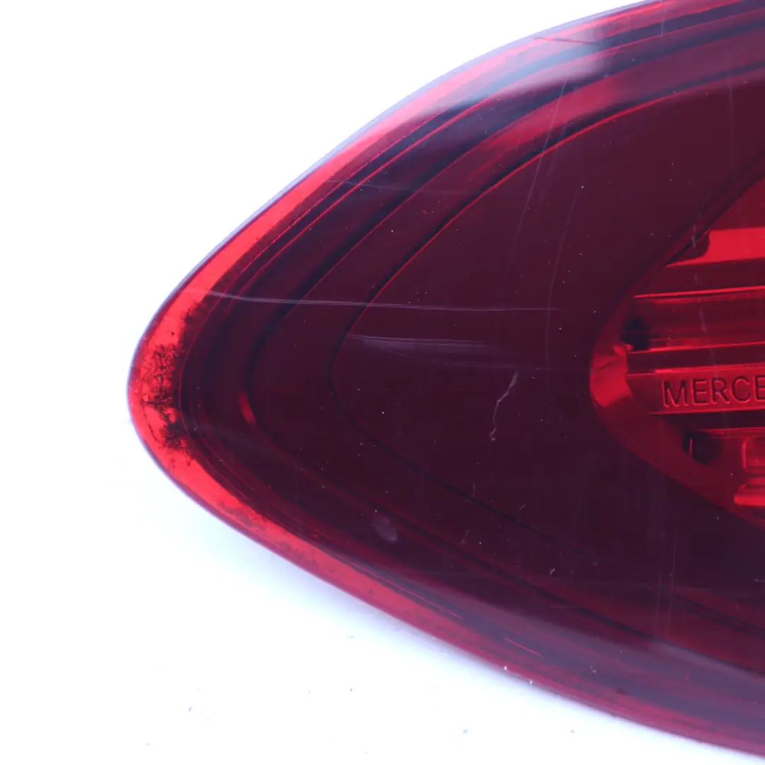 Luz Trasera Mercedes C205 Coupe Panel Lateral Luz Trasera Izquierda para con número de pieza A2059066300 Luz Trasera Mercedes C205 Coupe Panel Lateral Luz Trasera Izquierda - SKU A2059066300 - Número de pieza A2059066300