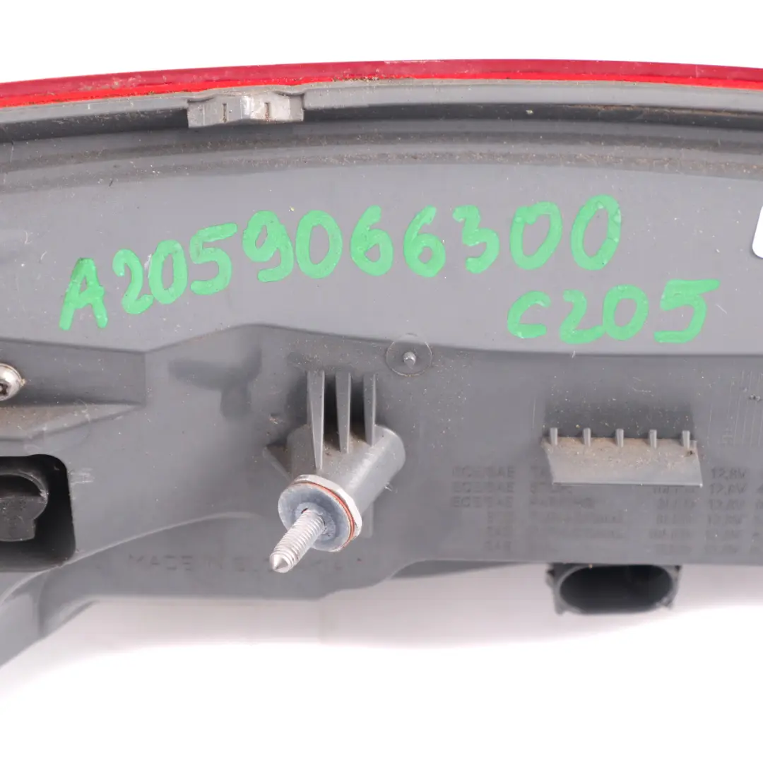 Luz Trasera Mercedes C205 Coupe Panel Lateral Luz Trasera Izquierda para con número de pieza A2059066300 Luz Trasera Mercedes C205 Coupe Panel Lateral Luz Trasera Izquierda - SKU A2059066300 - Número de pieza A2059066300